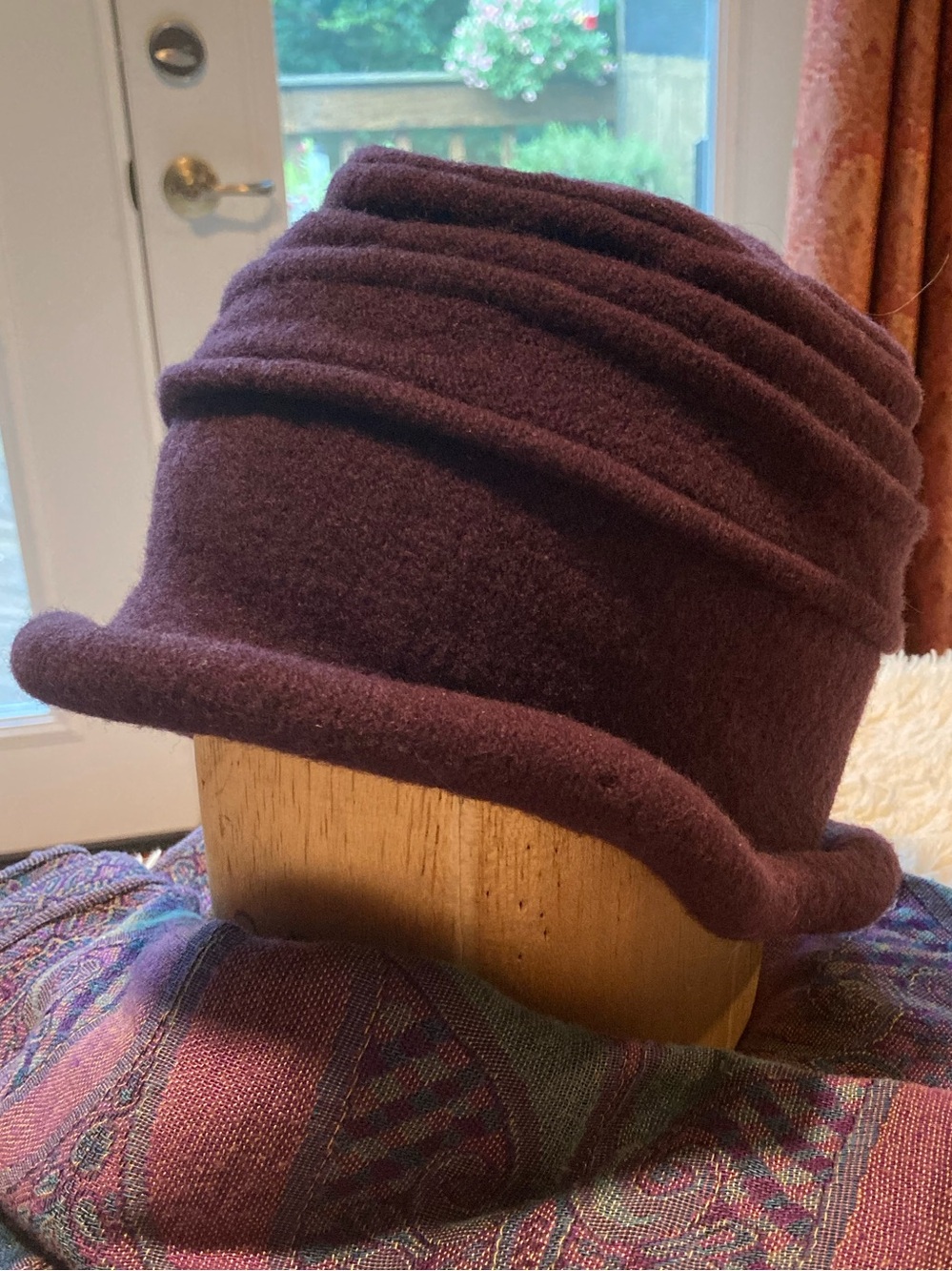 Scala Pronto HAT Aubergine Purple 100% Wool Felt Pleated Cloche Cozy Winter Cap